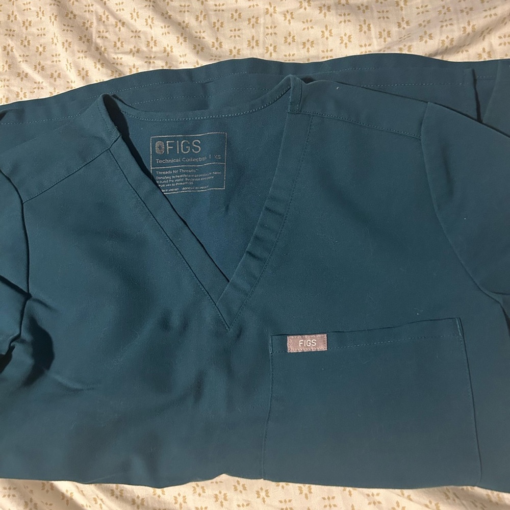 Figs Scrub Top
